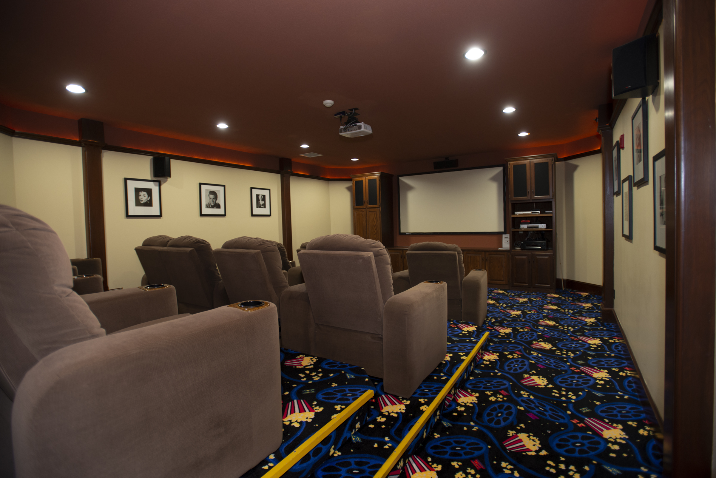 Oak Terrace entertainment bar.